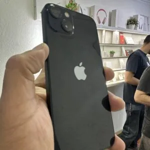 iPhone 13 128GB impecable - vista 1