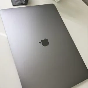 Foto 3 de Apple MacBook Pro 16 pulgadas Intel i9 32GB/512GB Reacondicionado