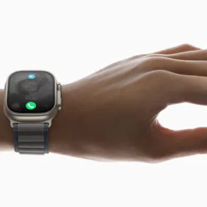 Foto 3 de Apple Watch Ultra 2 49mm Titanio natural Reacondicionado