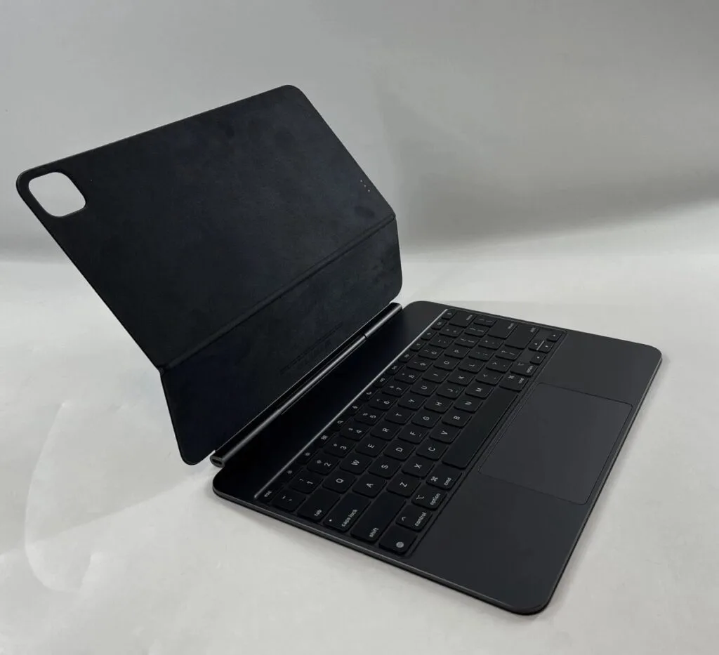 Apple Magic Keyboard para iPad Pro 13 pulgadas Open Box - vista 1