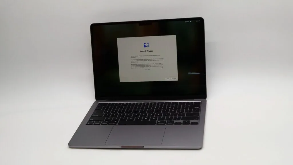 MacBook Pro 14 M2 Pro 16GB/512GB Open Box - vista 2