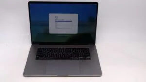 Foto 3 de MacBook Pro 16 2019 i9 32GB/512GB Plata Reacondicionado - vista 1
